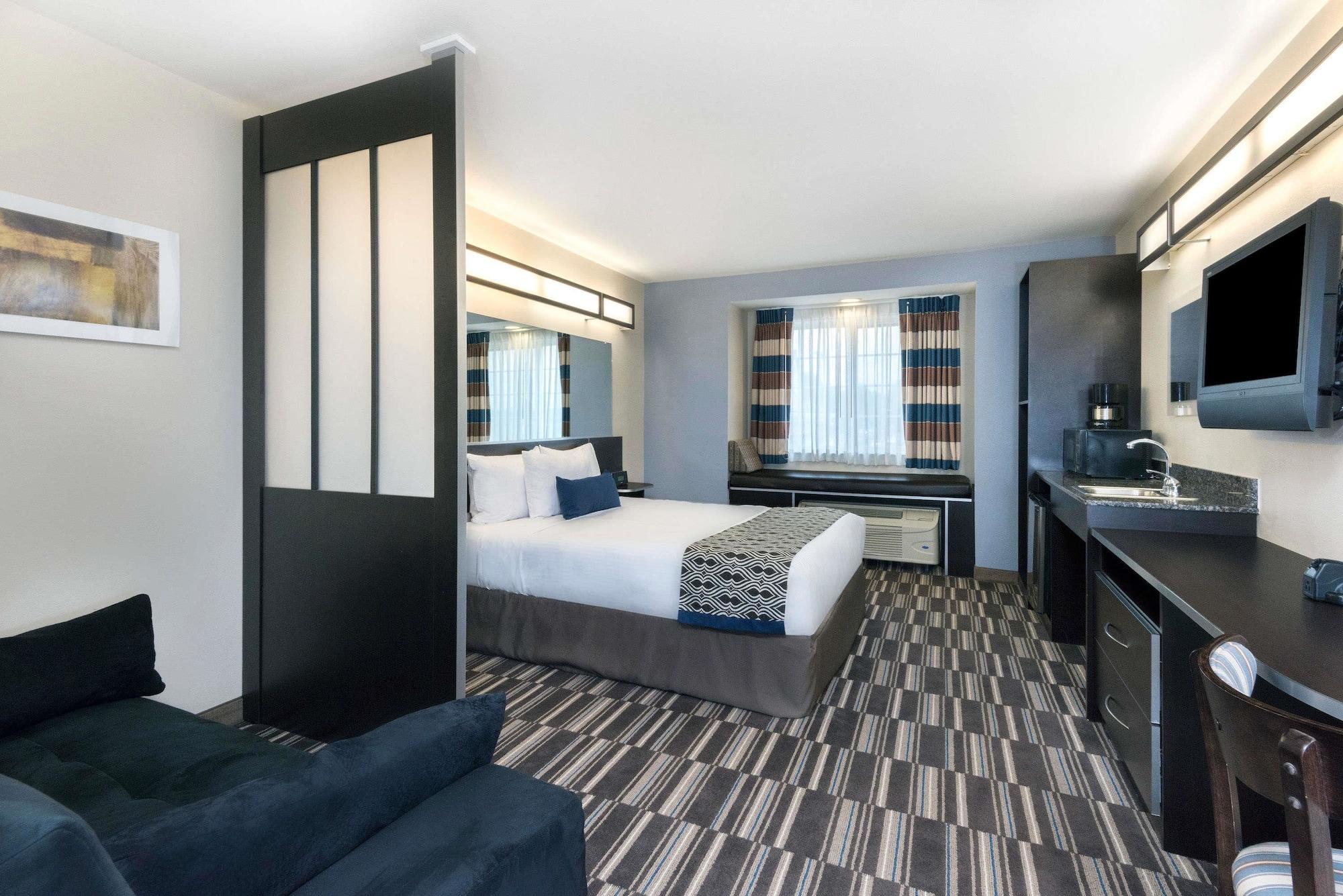Microtel Inn And Suites Baton Rouge Airport Exterior foto